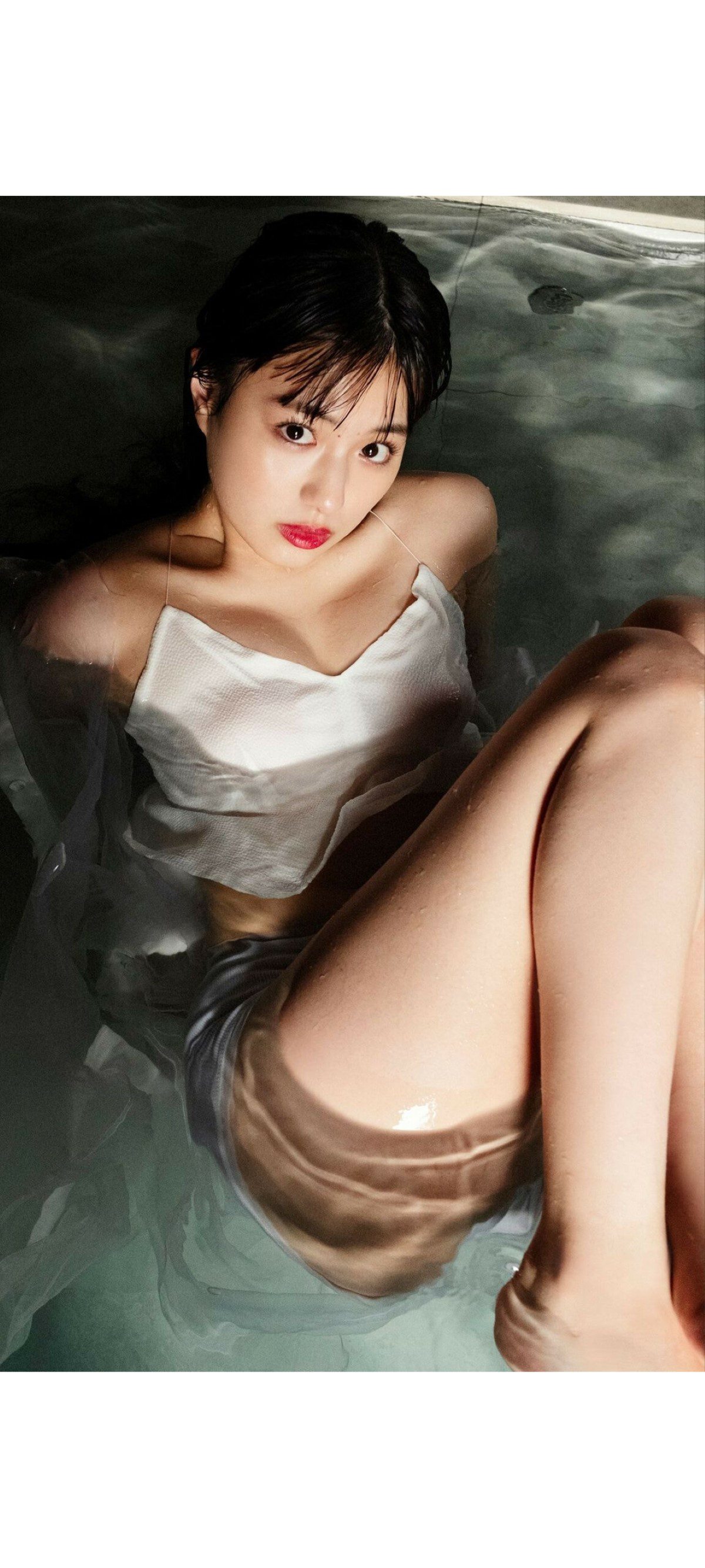 Weekly Photobook 2020 12 07 Noa Tsurushima 鶴嶋乃愛 A natural actress 生まれながらにして女優 0065 8003075397.jpg