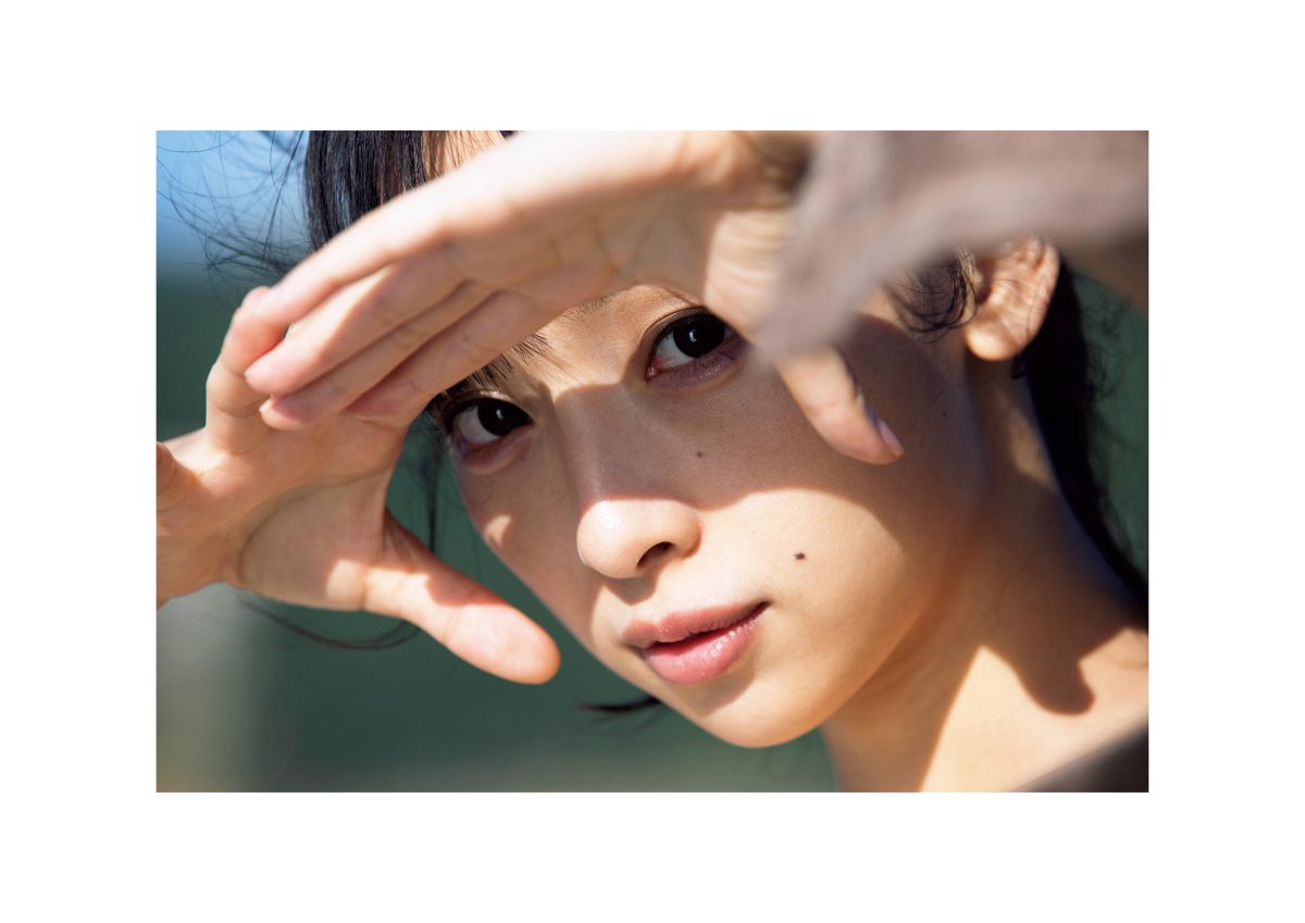 Monthly Photobook Asuka Hanamura 華村あすか Now 今 2022 02 05 0086 9156545547.jpg