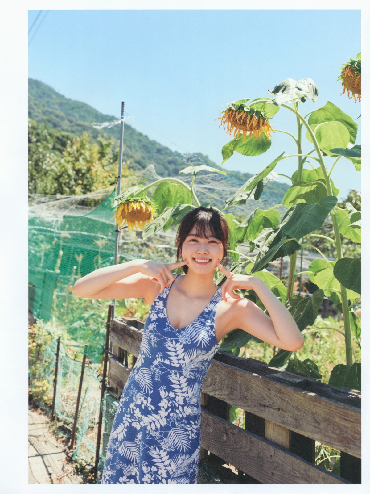Photobook Akari Nibu 丹生明里 1st Photobook Easy Relationship やさしい関係 2022 07 26 B 0068 8237300631.jpg