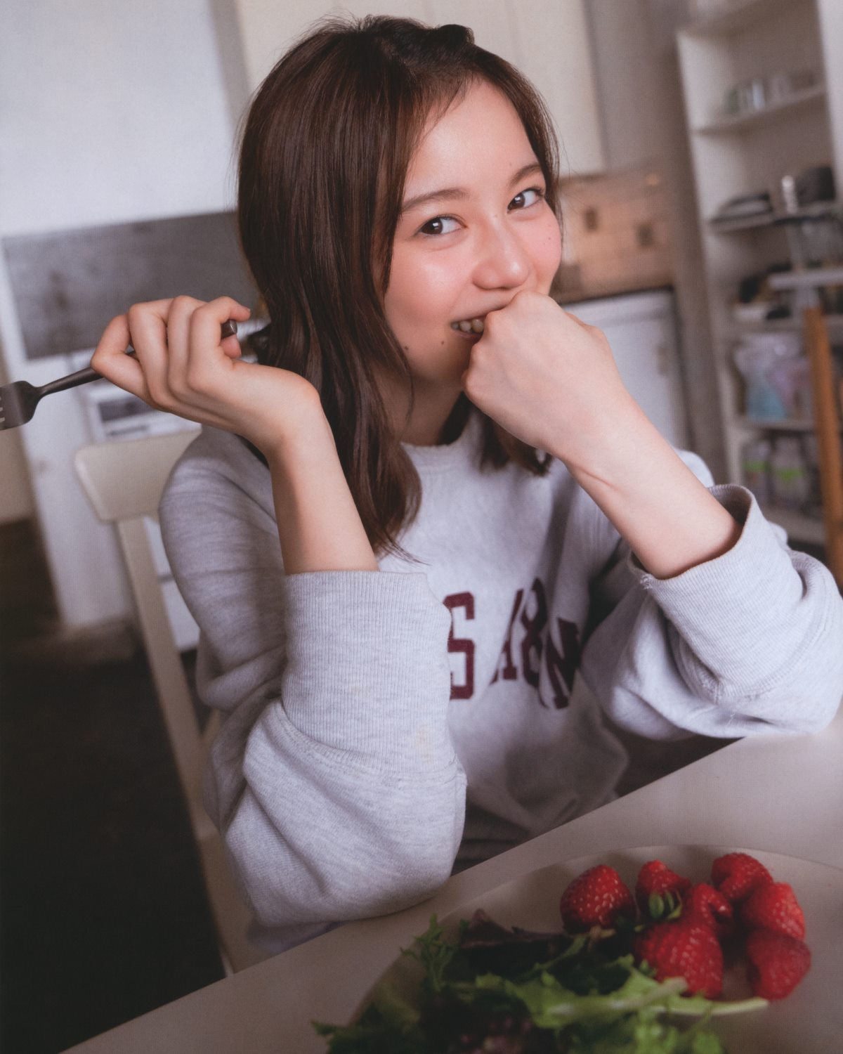 Photobook Ikuta Erika 2nd Photobook Intermission Nogizaka46 Bonus Postcard 生田絵梨花写真集 インターミッション 0112 8003676849.jpg