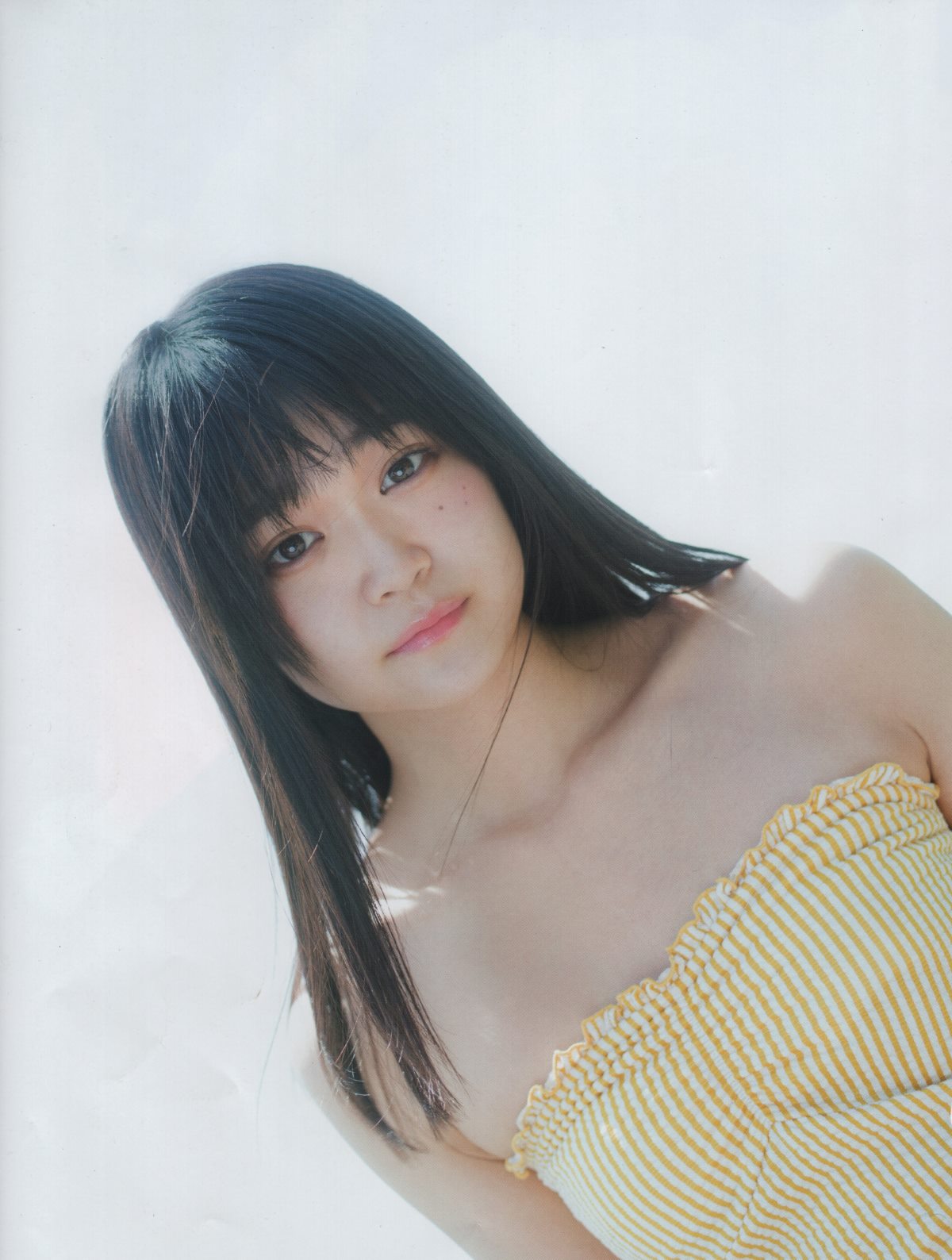 Photobook Keyakizaka46 Photobook – 21nin no Mikansei 欅坂46 ファースト写真集 21人の未完成 A 0048 7970755044.jpg