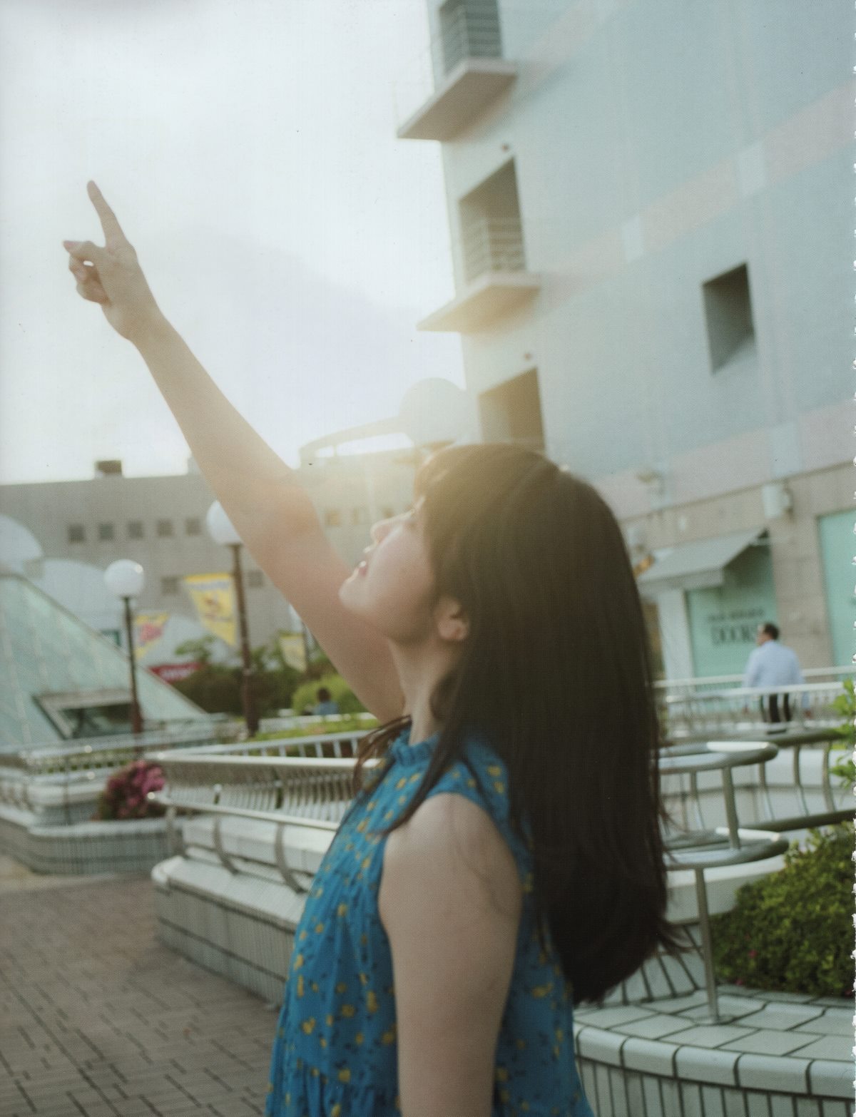 Photobook Keyakizaka46 Photobook – 21nin no Mikansei 欅坂46 ファースト写真集 21人の未完成 A 0060 2677968453.jpg