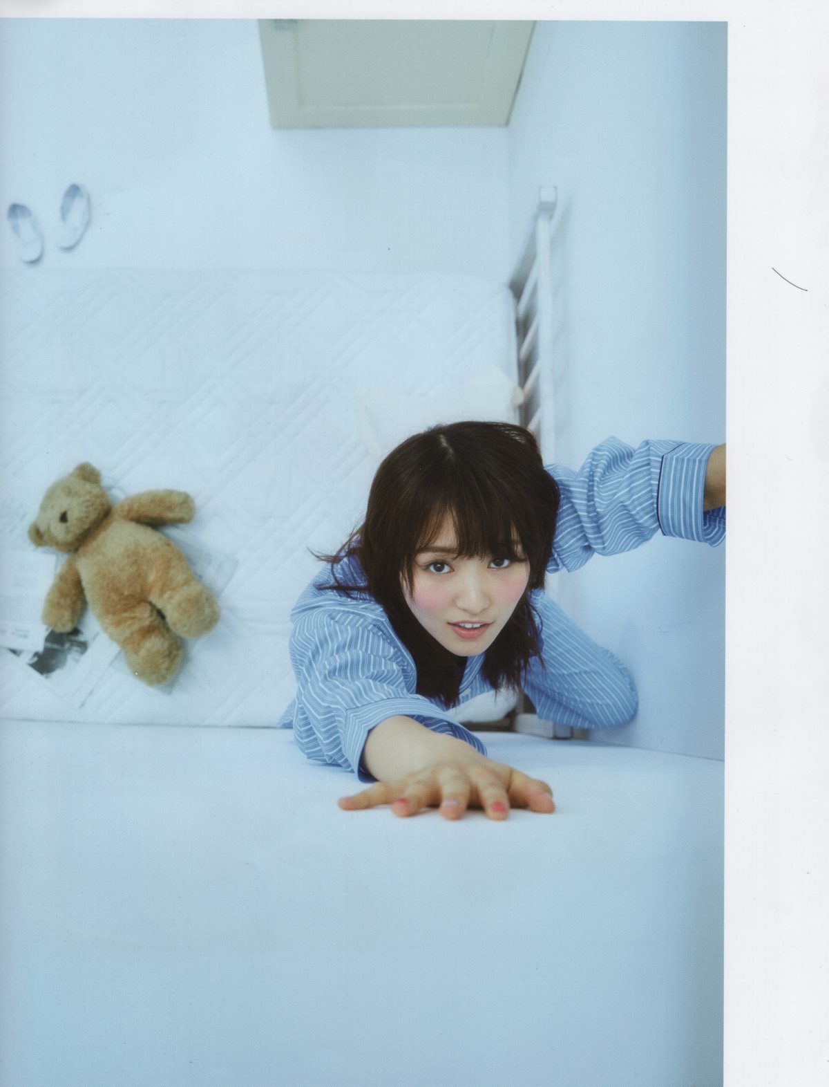 Photobook Keyakizaka46 Photobook – 21nin no Mikansei 欅坂46 ファースト写真集 21人の未完成 B 0038 0406354402.jpg