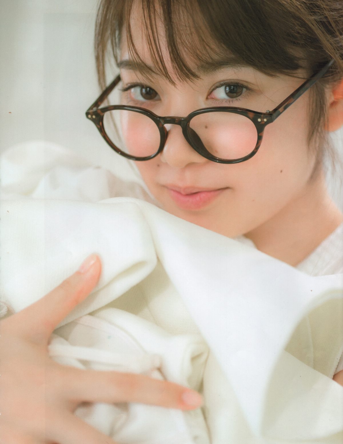 Photobook Keyakizaka46 Photobook – 21nin no Mikansei 欅坂46 ファースト写真集 21人の未完成 B 0085 2628975831.jpg
