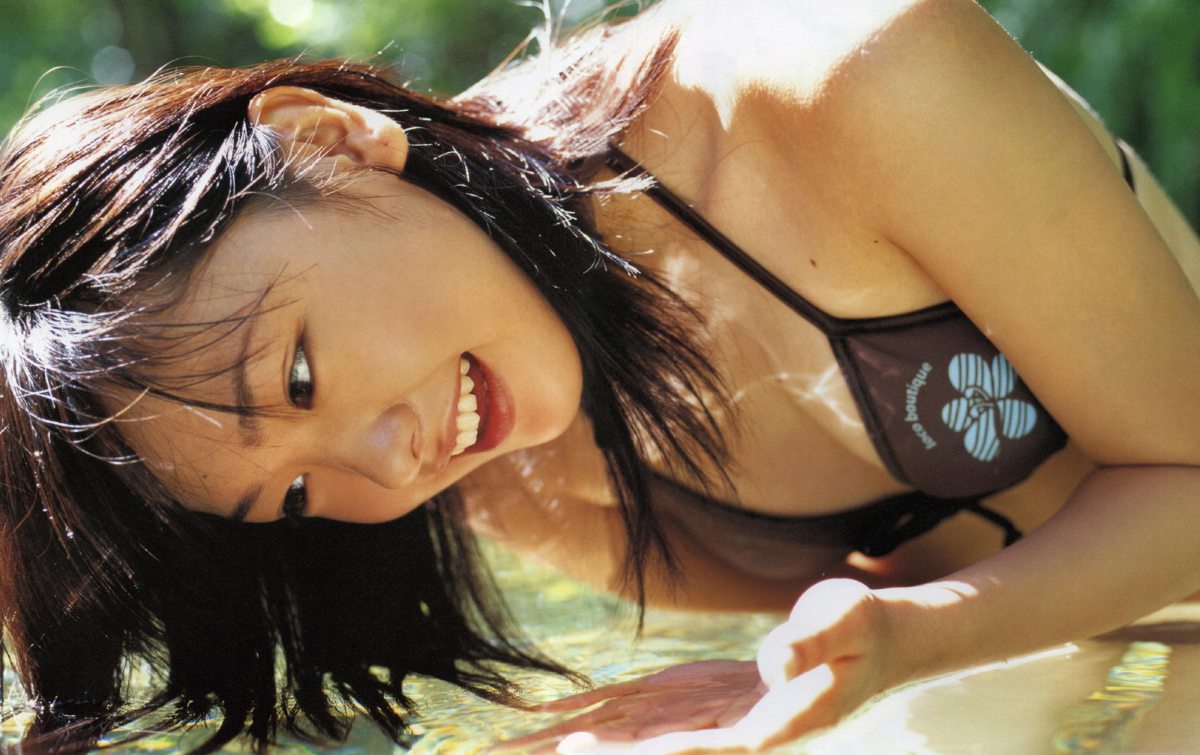Photobook Yui Aragaki 新垣結衣 Chura Chura ちゅら ちゅら 2006 03 03 0014 0761465085.jpg