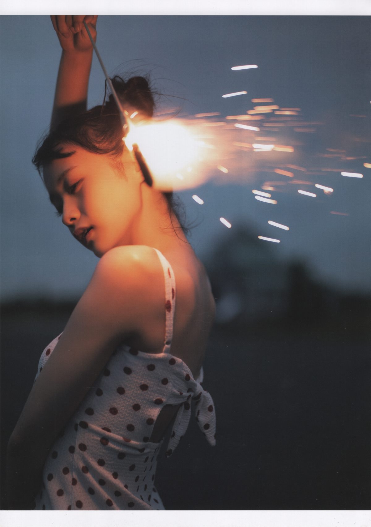 Photobook Yui Yokoyama 横山結衣 1st Photobook Immature Light 未熟な光 2021 02 22 0034 2413257607.jpg