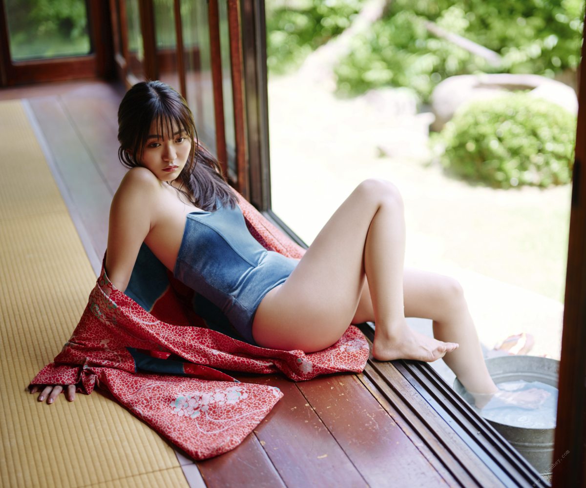 Weekly Photobook Runa Toyoda 豊田ルナ The magic of summer 夏の魔法 2022 08 08 0048 3563052512.jpg