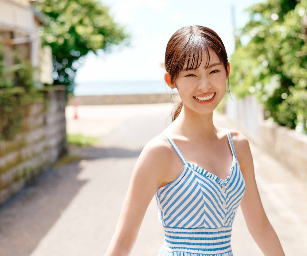 Photobook Ayaka Imoto 井本彩花 The Heroine Is Dignified And Beautiful 17 Years Old 0010 8614291774.jpg