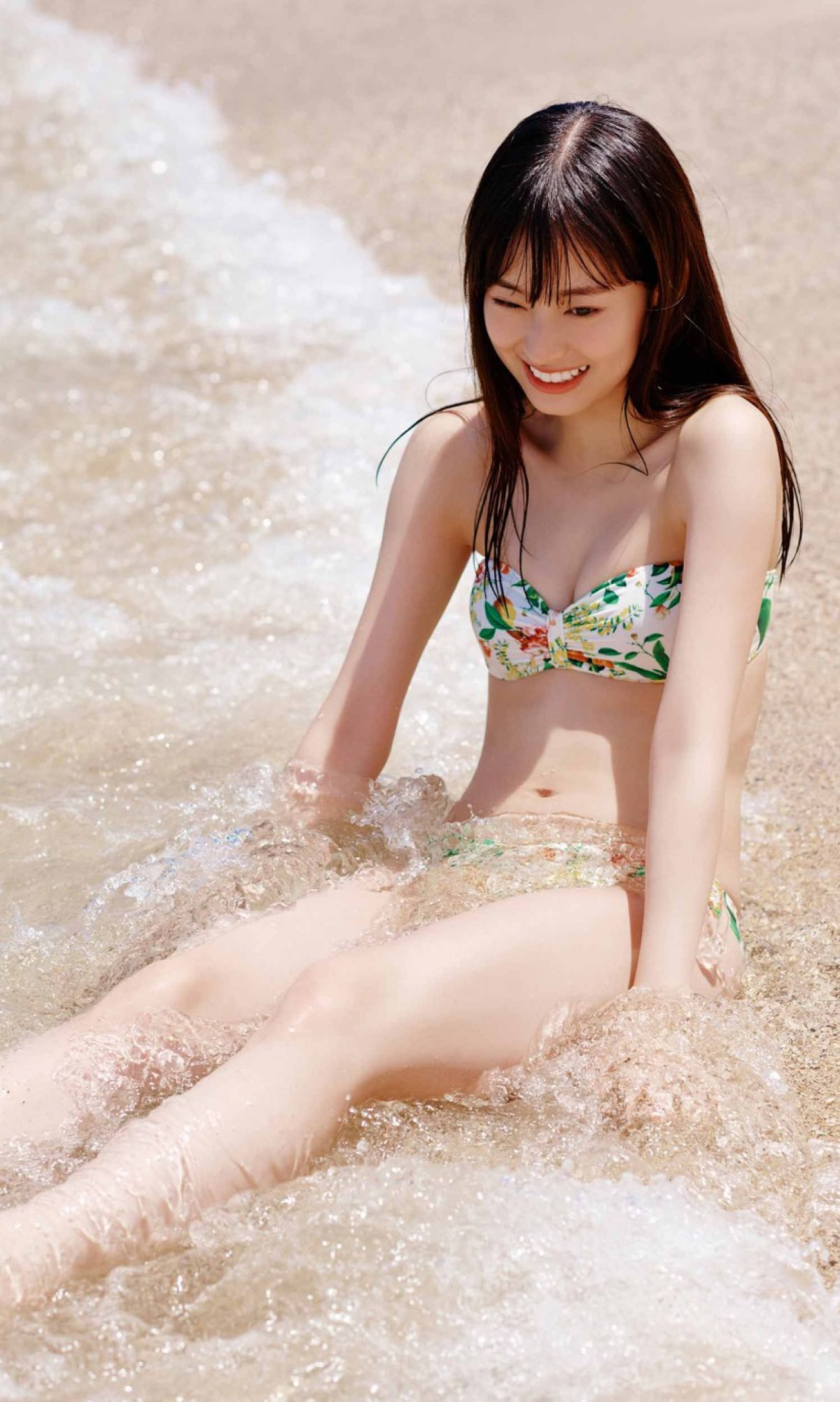 Photobook Ayaka Imoto 井本彩花 The Heroine Is Dignified And Beautiful 17 Years Old 0013 7310893482.jpg