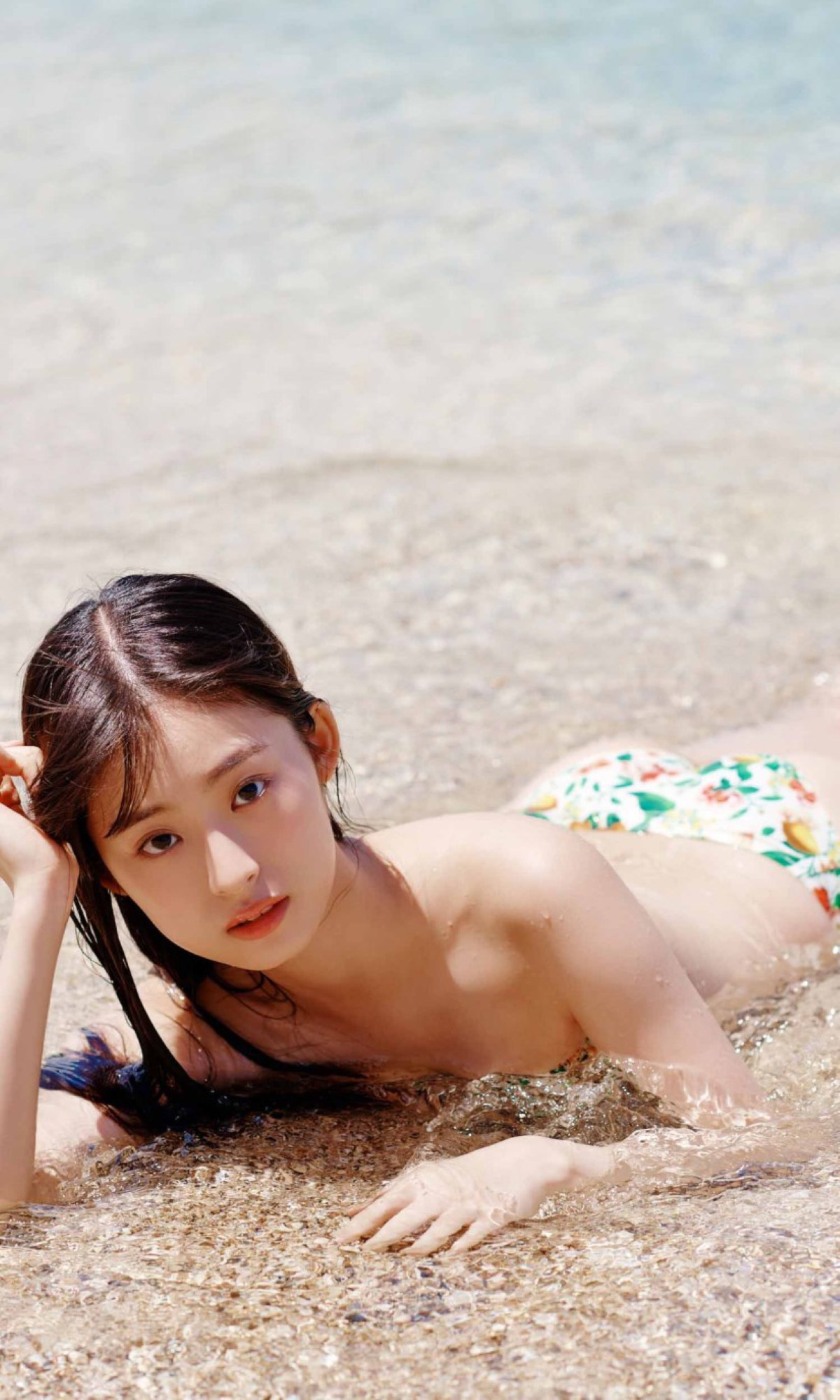 Photobook Ayaka Imoto 井本彩花 The Heroine Is Dignified And Beautiful 17 Years Old 0014 0912659402.jpg
