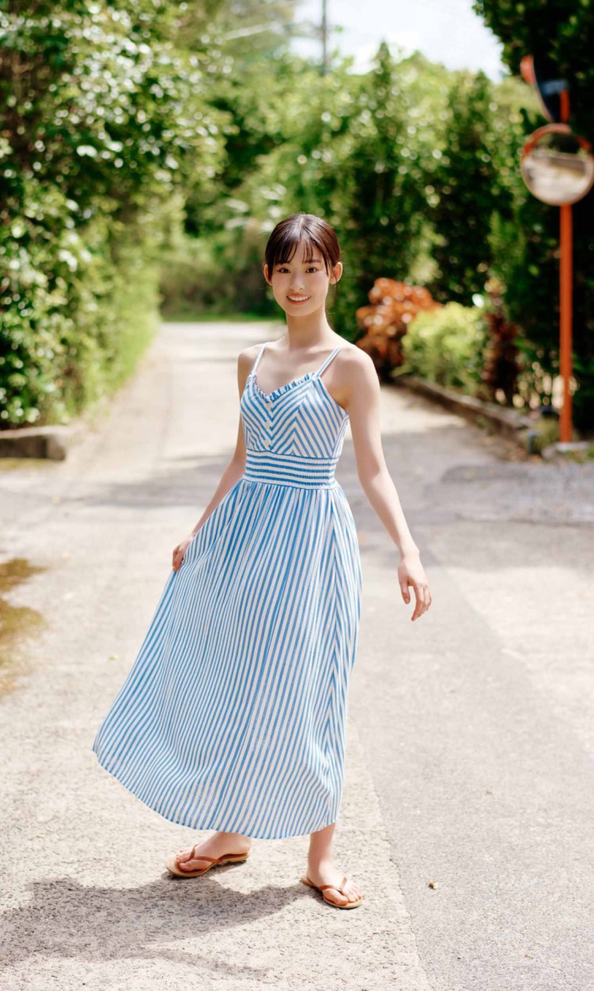 Photobook Ayaka Imoto 井本彩花 The Heroine Is Dignified And Beautiful 17 Years Old 0061 1823846532.jpg