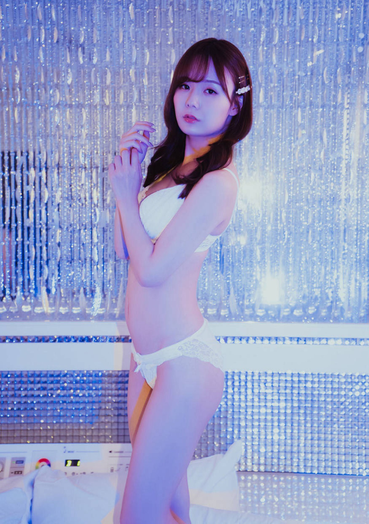 https://goddess247.com/wp-content/uploads/2022/12/Photobook-Miru-Sakamichi-坂道みる-Escape-No-Watermark-0051-9996637023.jpg