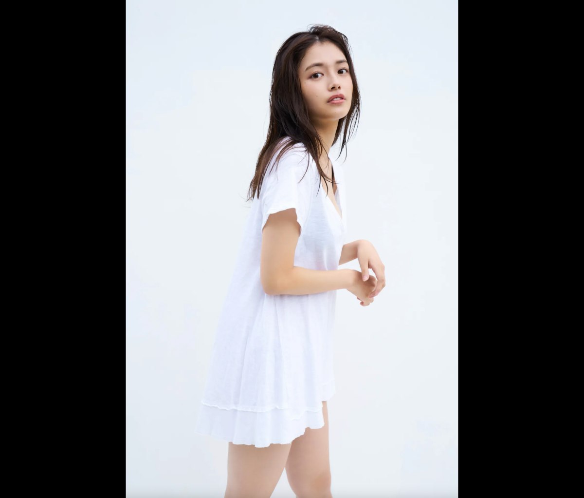 FRIDAY Digital Photo Hinami Mori 森 日菜美 Seaside Girl Complete Edition 0001 0244431670.jpg