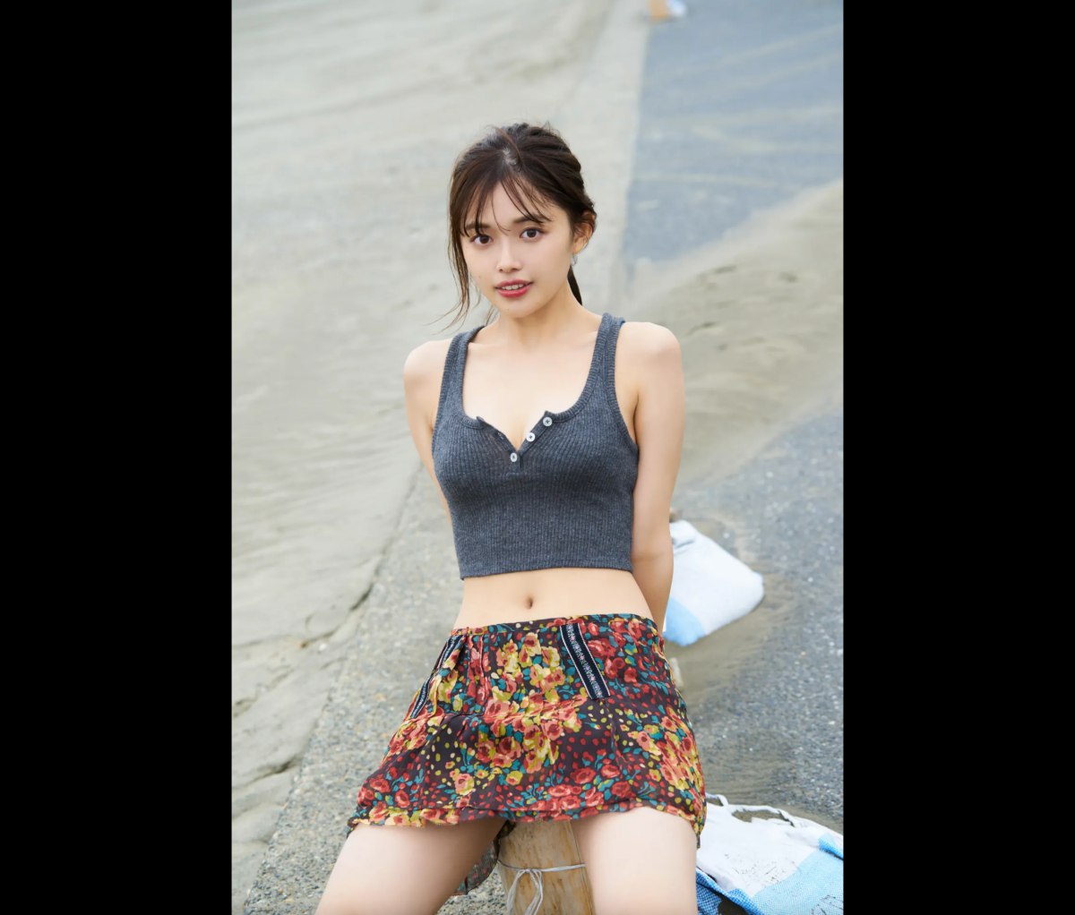 FRIDAY Digital Photo Hinami Mori 森 日菜美 Seaside Girl Complete Edition 0017 0334430704.jpg