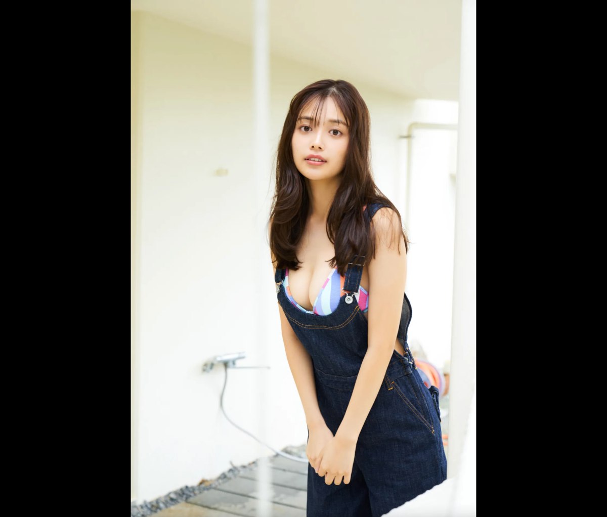FRIDAY Digital Photo Hinami Mori 森 日菜美 Seaside Girl Complete Edition 0049 1557129410.jpg