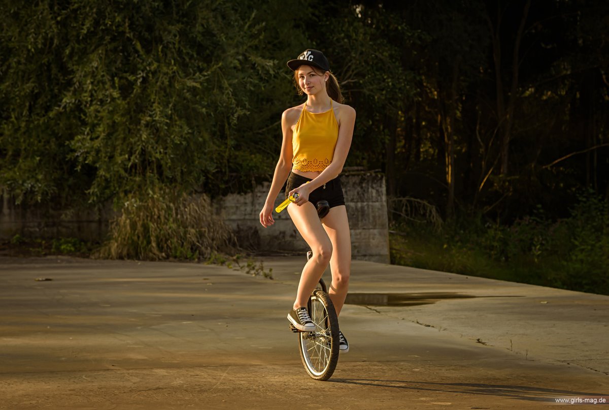 Girls Mag Annika Bubbles on a Unicycle 0035 5434779328.jpg