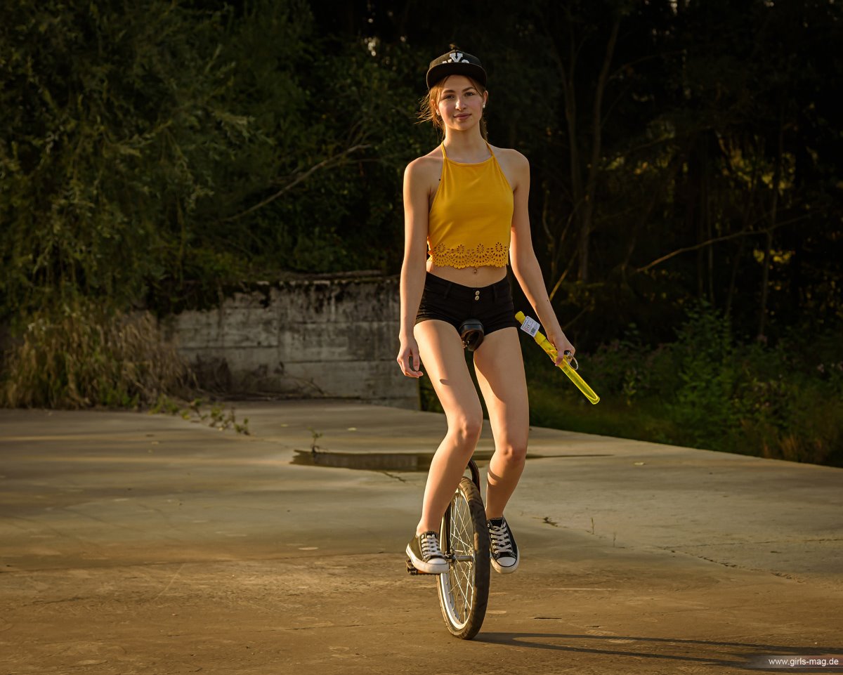 Girls Mag Annika Bubbles on a Unicycle 0036 2722953579.jpg