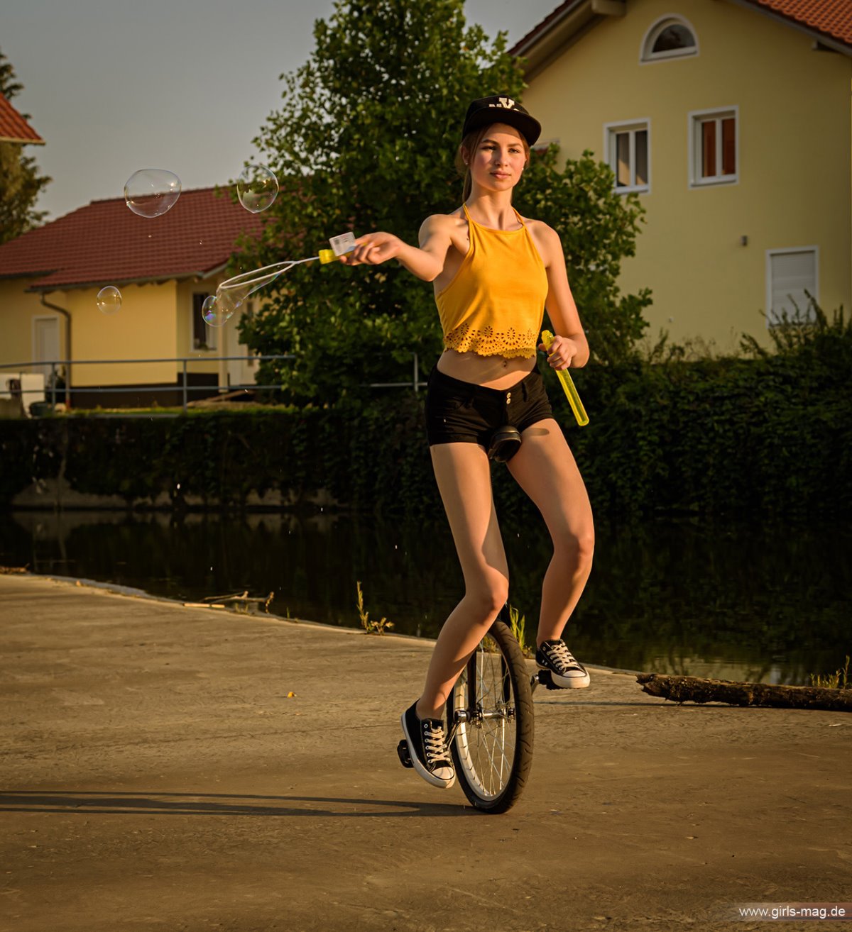 Girls Mag Annika Bubbles on a Unicycle 0104 4417462836.jpg