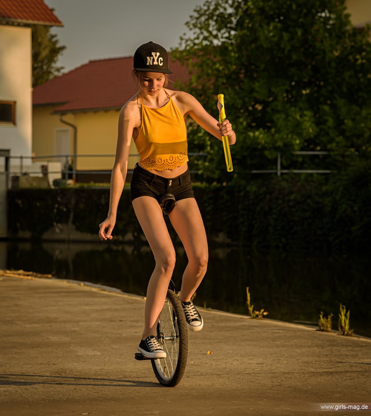 Girls Mag Annika Bubbles on a Unicycle 0108 4860403372.jpg