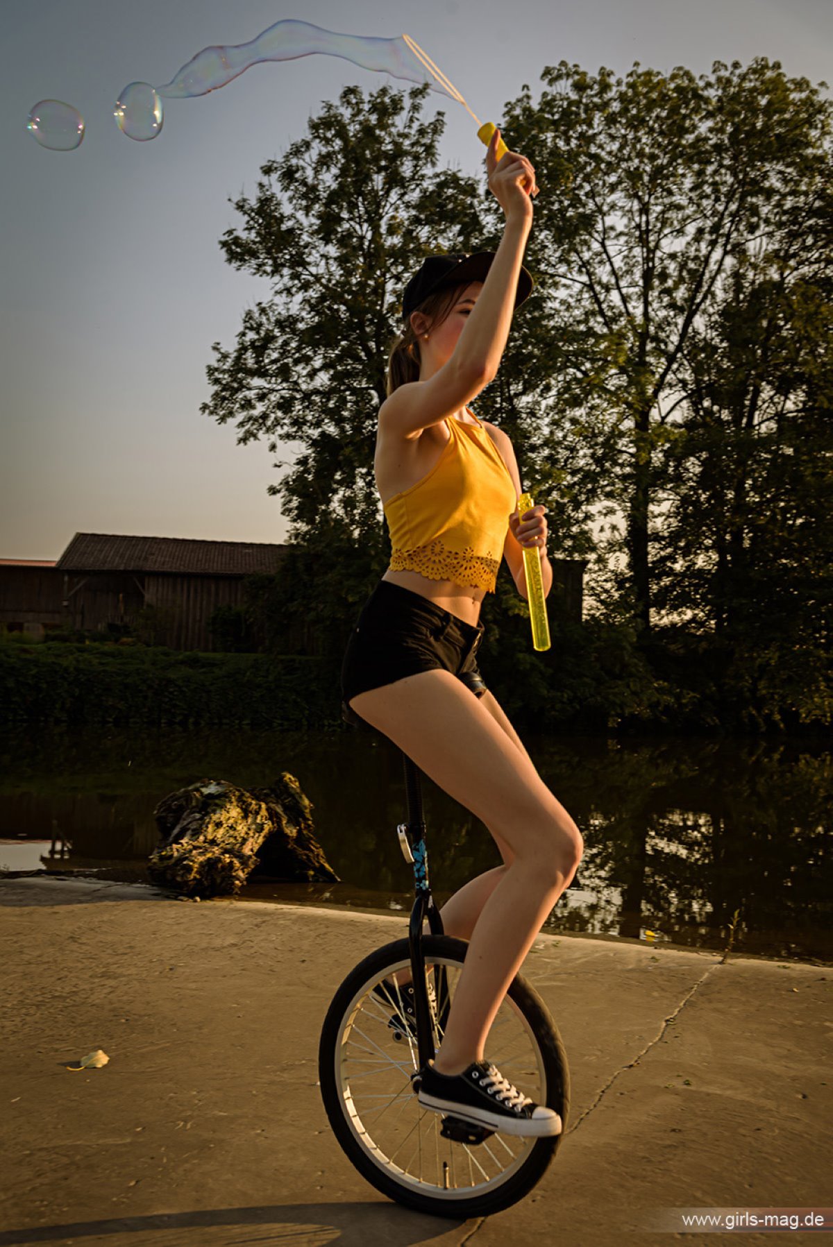 Girls Mag Annika Bubbles on a Unicycle 0115 7667068025.jpg