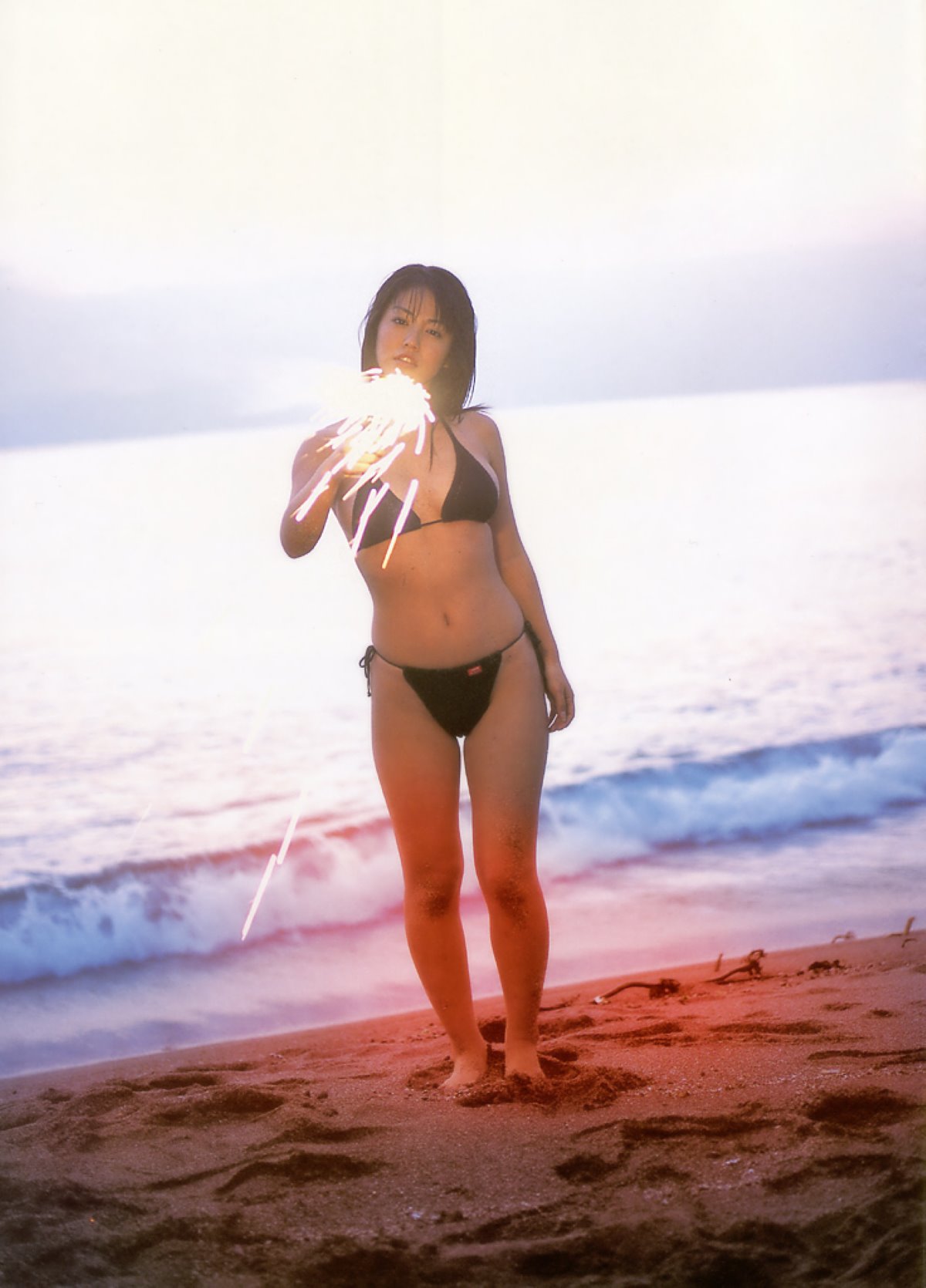 Photobook Sayaka Isoyama 磯山さやか Playing With An Island Girl 0042 1684792413.jpg