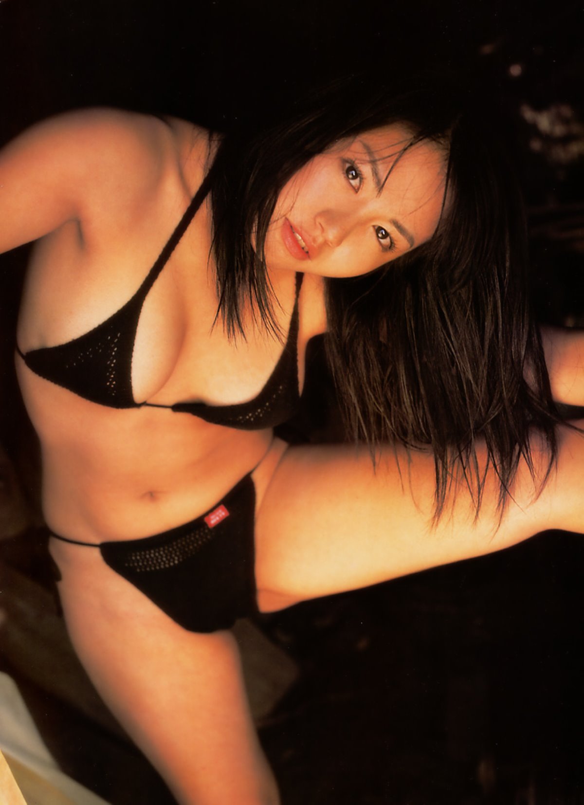 Photobook Sayaka Isoyama 磯山さやか Playing With An Island Girl 0055 7650168904.jpg