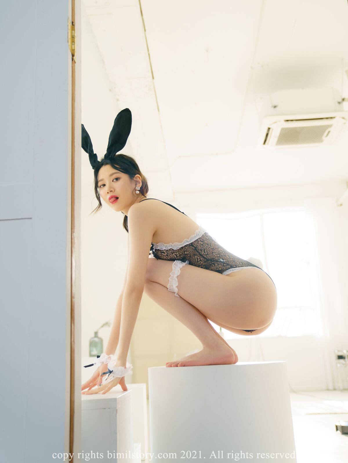 Bimilstory Nara 나라 Vol 01 Bunny Girl NARA In Wonderland B 0041 8828640495.jpg