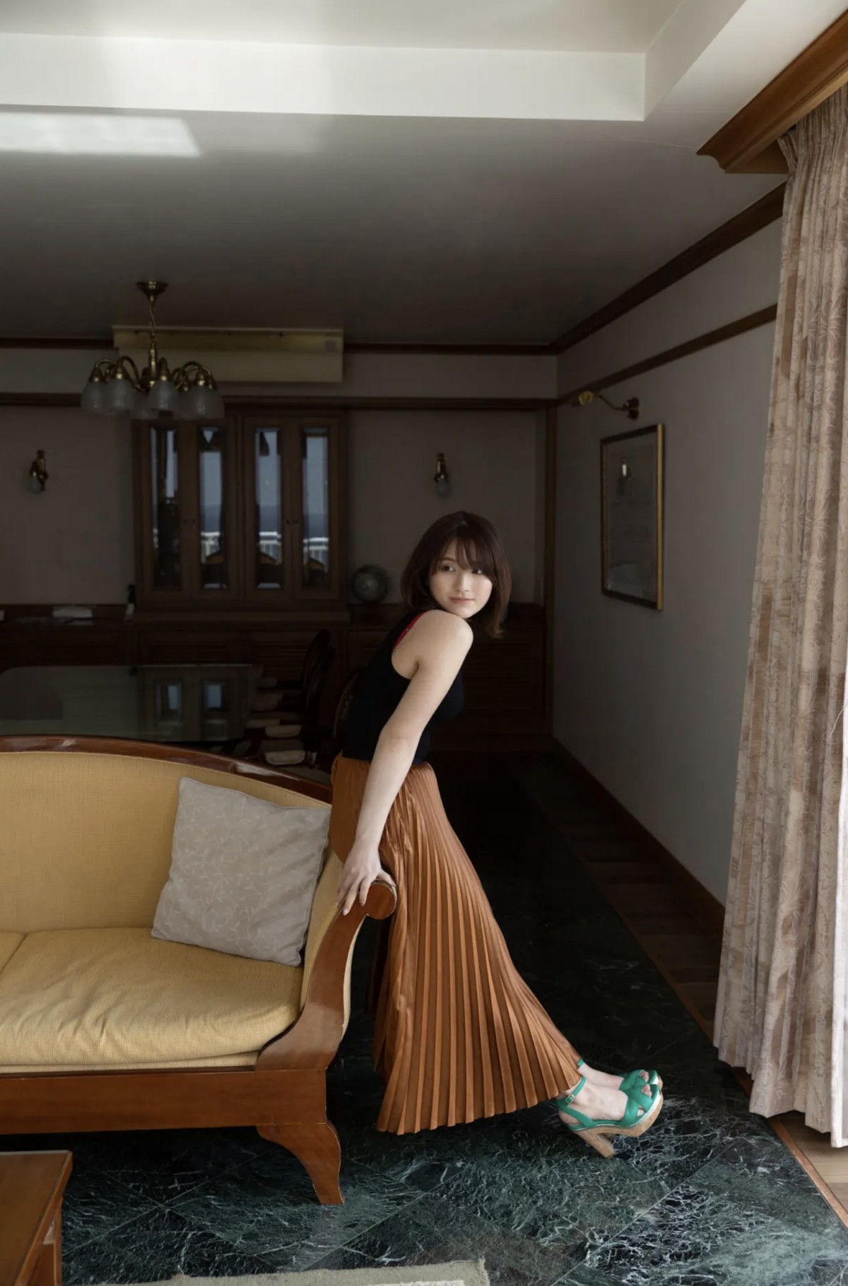 FRIDAYデジタル写真集 Nana Owada 大和田南那 Just The Two Of Us In The Suite Room 0017 4004716578.jpg