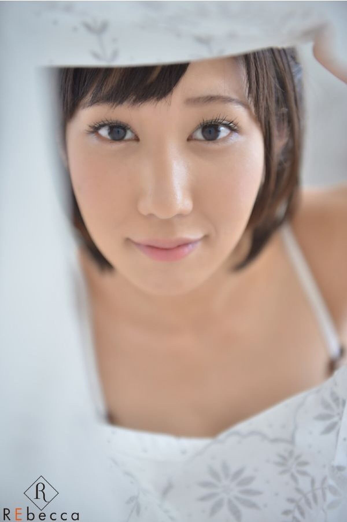 Photobook Riku Minato 湊莉久 Fascinating Short Hair Girls Goddess247