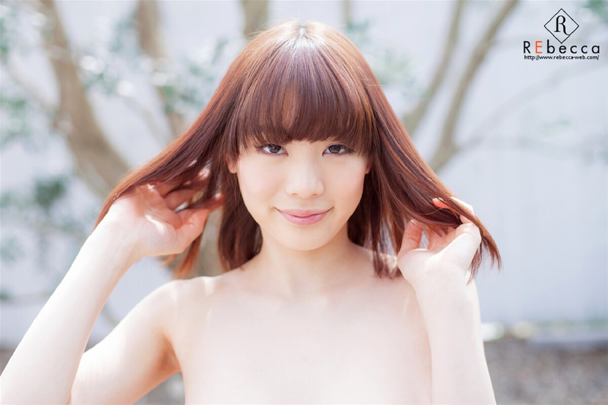 Photobook Suzumura Airi 鈴村あいり Tones Played By White Bells 0013 8772030426.jpg