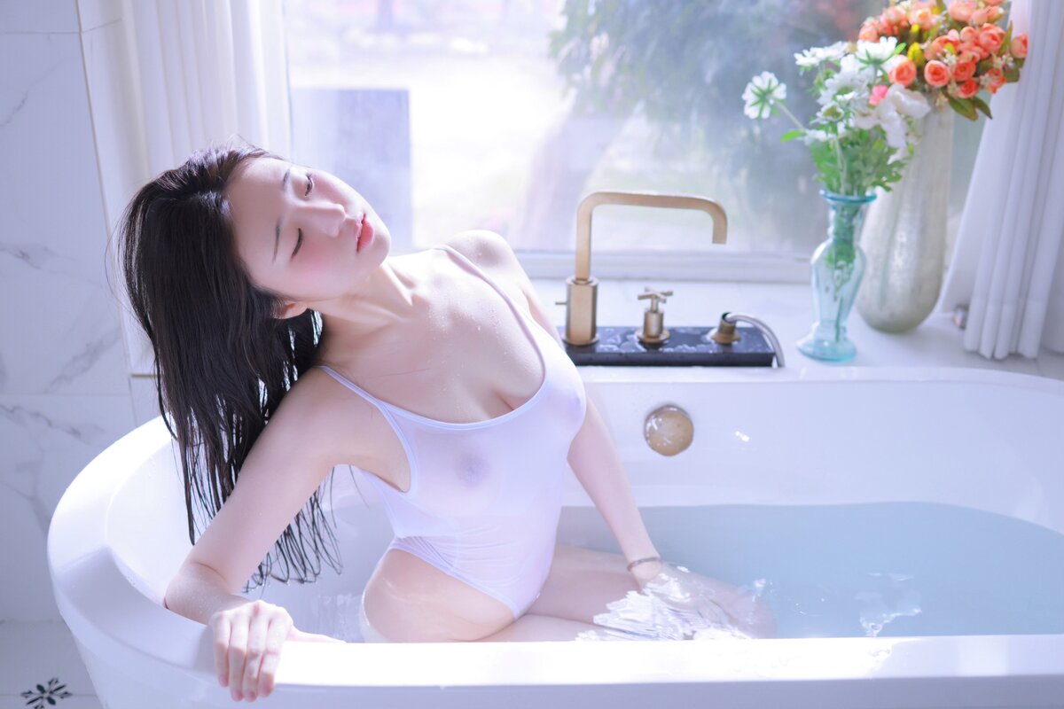 Yeon Woo 연우 Bath Tub C 0070 9290428161.jpg