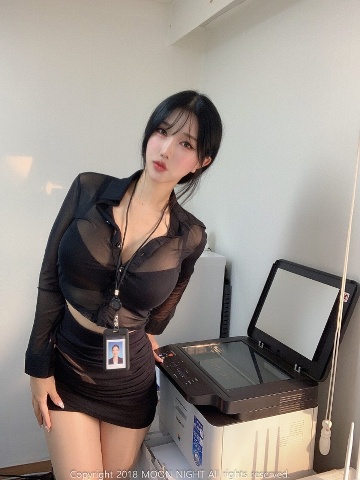 Moon Night Snap Yunjin In The Office 0011 2086472104.jpg