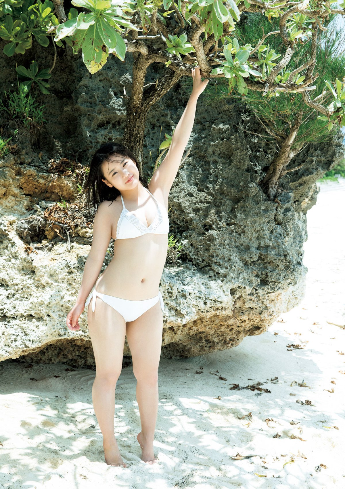 https://goddess247.com/wp-content/uploads/2023/09/Photobook-2019-08-27-Reina-Yokoyama-横山玲奈-REINA-Is-Eighteen-0009-1237853248.jpg