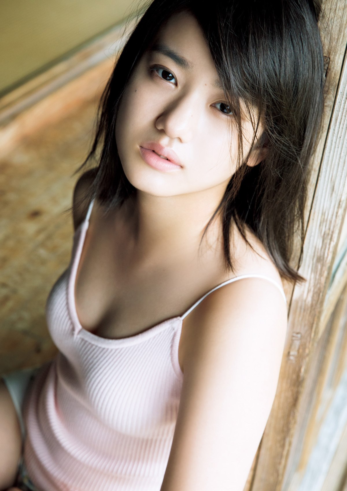 https://goddess247.com/wp-content/uploads/2023/09/Photobook-2019-08-27-Reina-Yokoyama-横山玲奈-REINA-Is-Eighteen-0019-1274066063.jpg