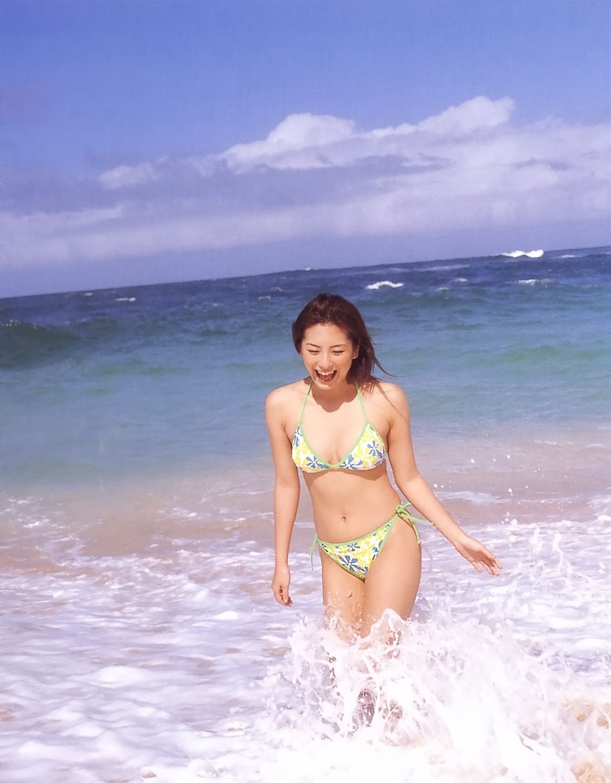 Photobook Haruna Yabuki 矢吹春奈 PRIVATE BEACH 0008 0328250170.jpg