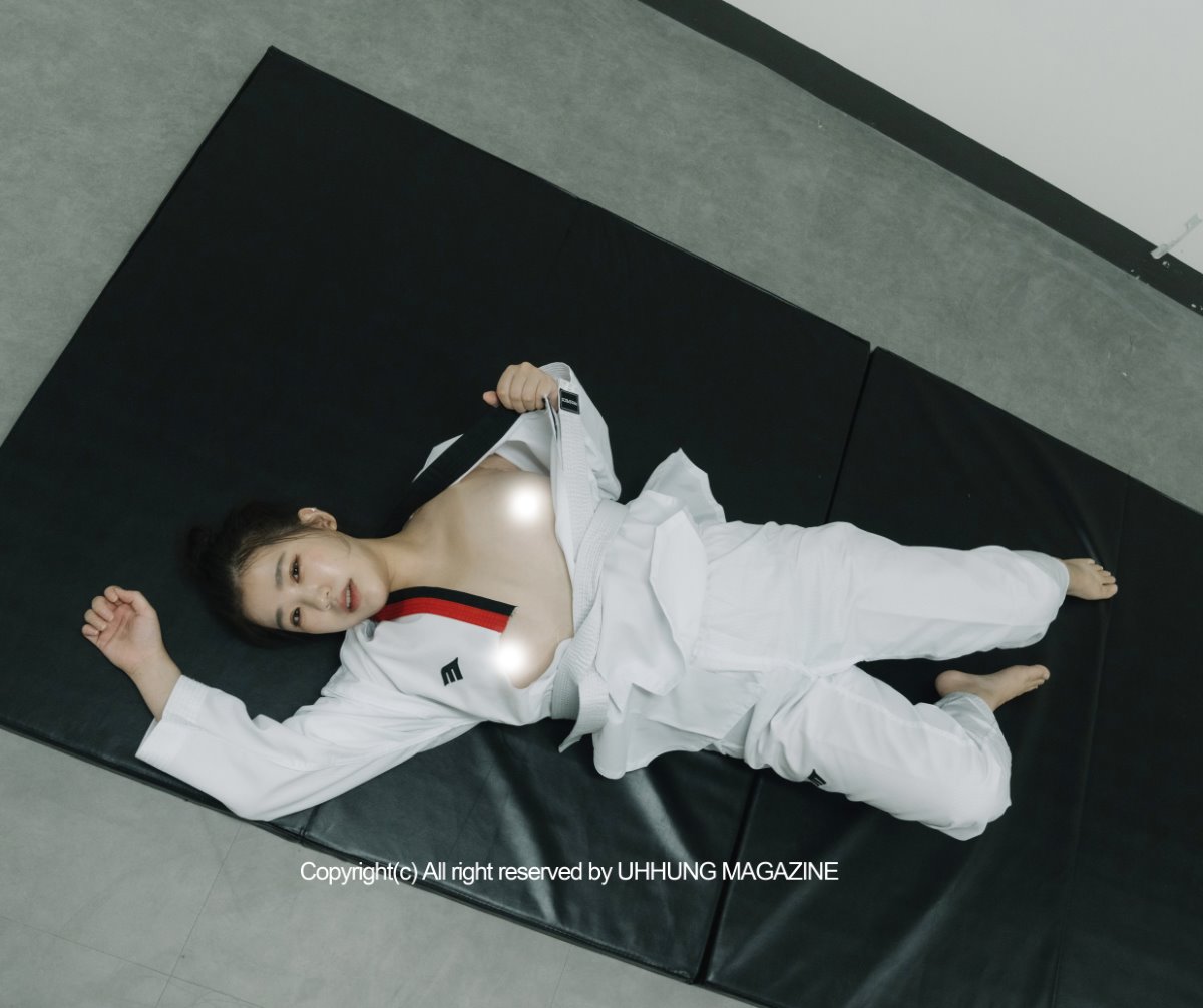 UHHUNG MAGAZINE Jenn Vol 1 Taekwondo Part2 0024 4210161881.jpg