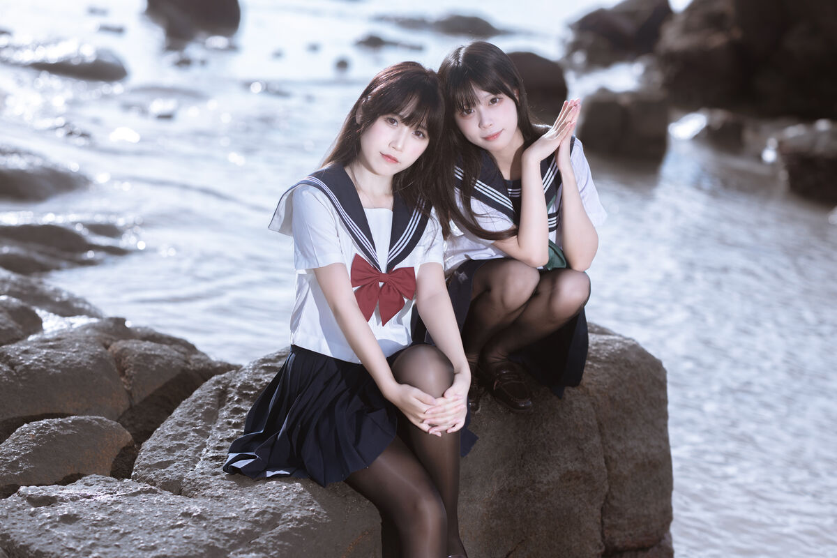 Coser@不呆猫 And 三無人型 水手服百合黑丝 0004 8063027428.jpg