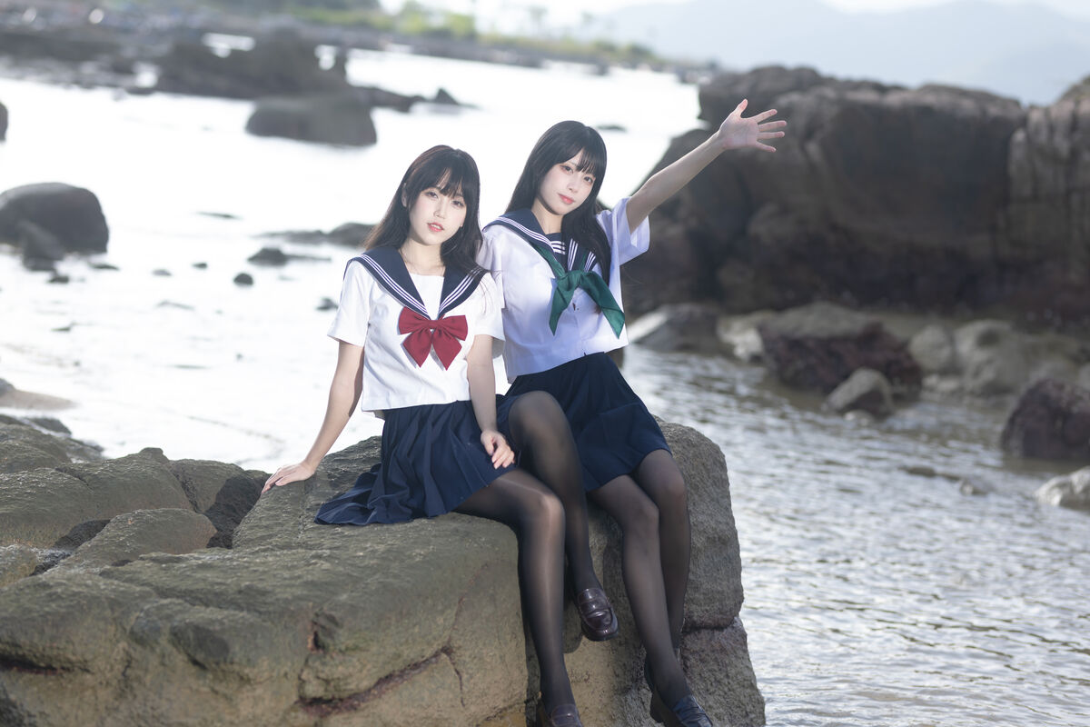 Coser@不呆猫 And 三無人型 水手服百合黑丝 0005 9419690671.jpg